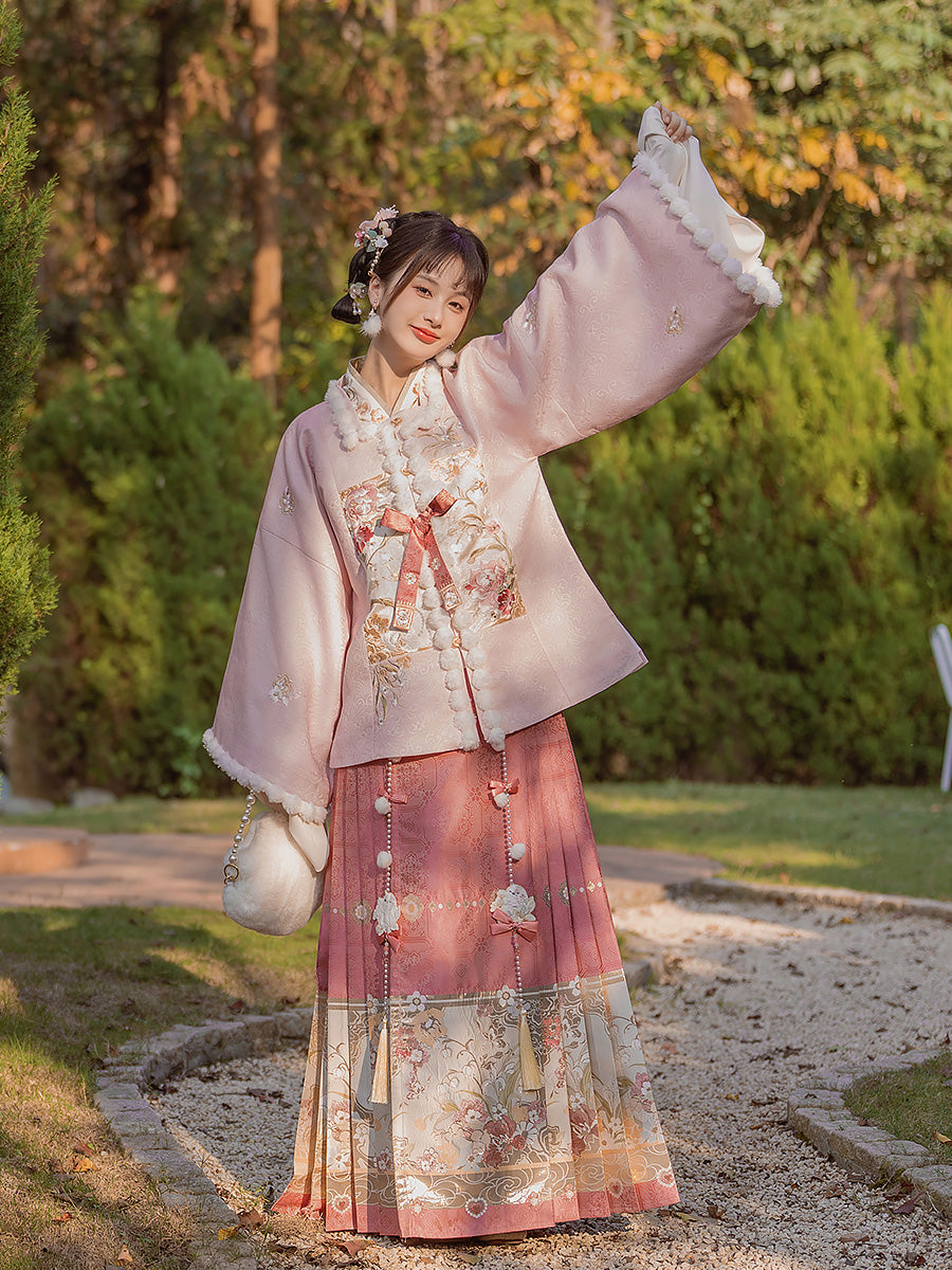 Ming Dynasty Modern Hanfu Pipa Sleeve Top and Short Mamianqun for Autumn and Winter - Velvet Rabbit 绒兔兔
