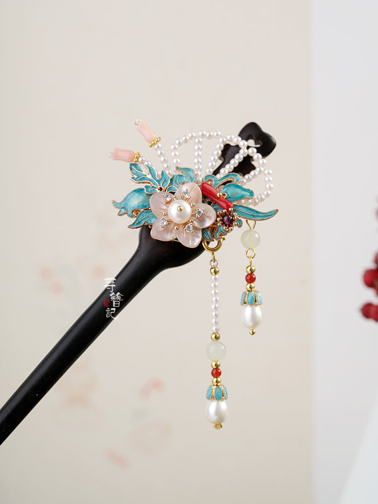 Ebony Tassel Hair Stick: Fan Fleur