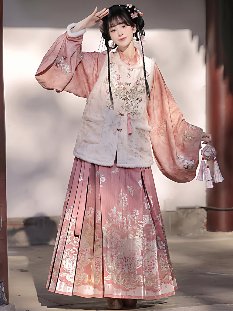 Ming Dynasty Chinese New Year Festival Hanfu | Charming Horse 骏燕迎新