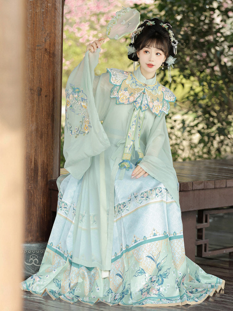 Ming Dynasty Summer Hanfu Set with Robe & Mamian Skirt