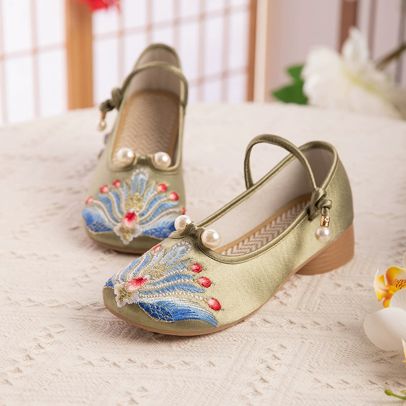 Traditional Chinese Women's Shoes for Hanfu, Qipao, Cheongsam Hanfu Story Traditional Chinese Women's Shoes for Hanfu, Qipao, Cheongsam Hanfu Story