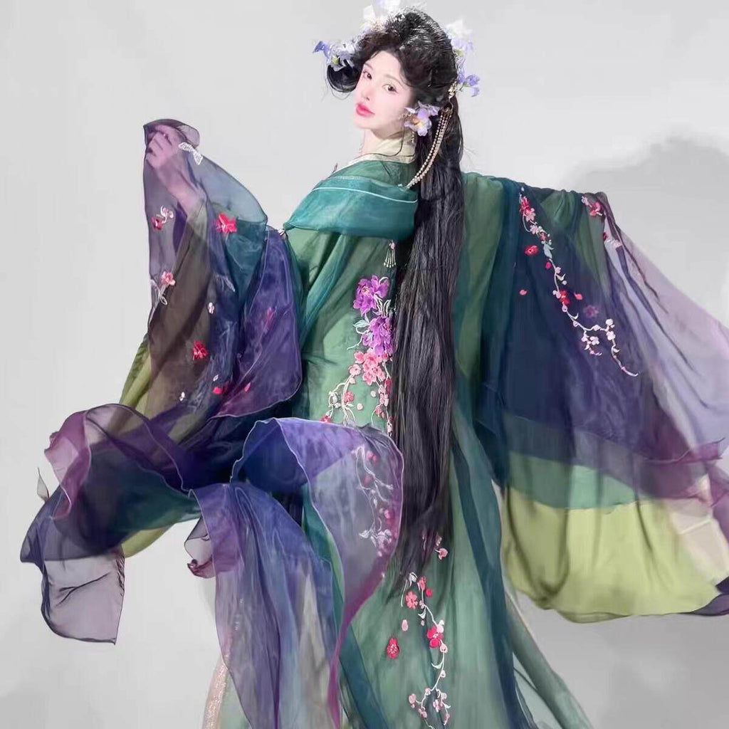 Begonia Still Blooming | Tang Dynasty Heziqun Hanfu Set in Spring Gard ...