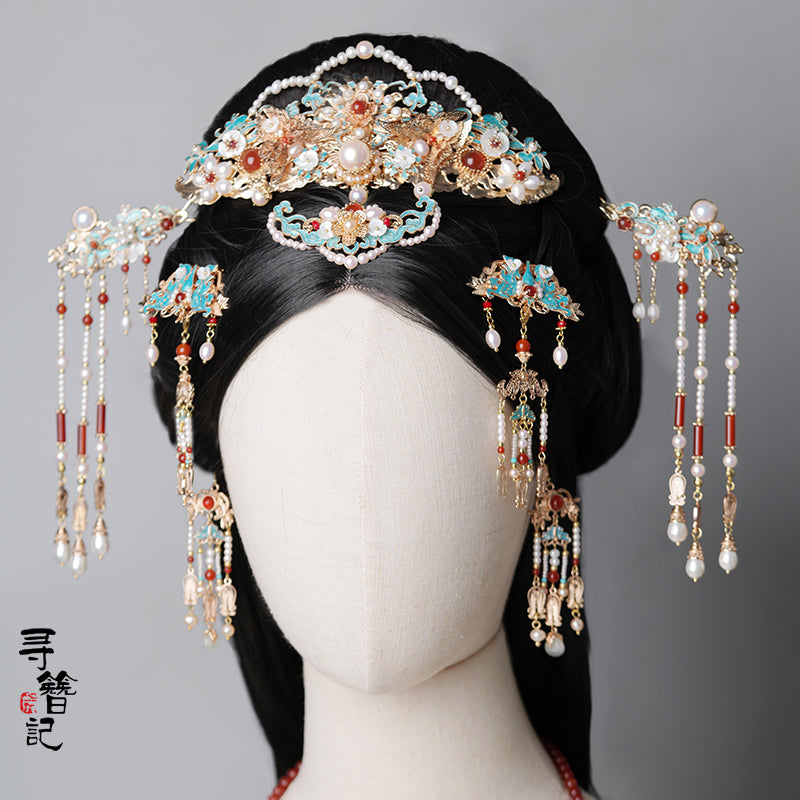 Ming Dynasty Headdress: Portrait of A Lady