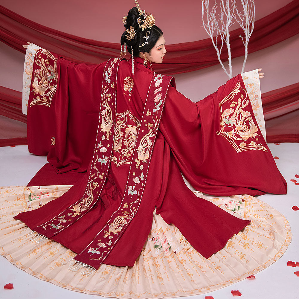 Ming Dynasty Floral Embroidered Bridal Hanfu Set with Xiapei | Phoenix ...
