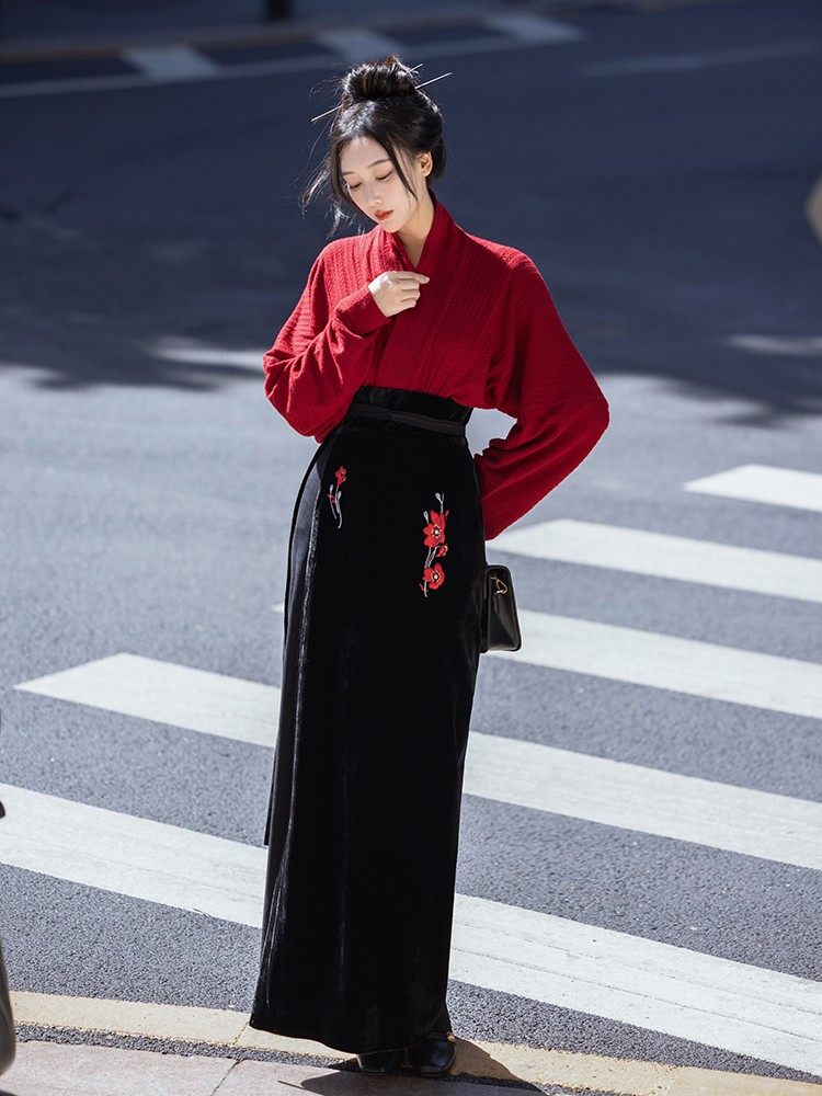 Song Dynasty Modern Hanfu Winged Sleeve Top and Spiral Skirt - Only Lo ...